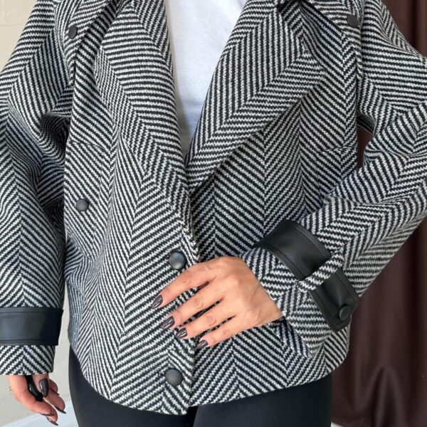 Veste garnie de simili cuir rayé gris