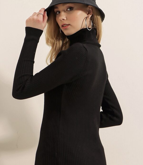 Pull côtelé noir à col roulé